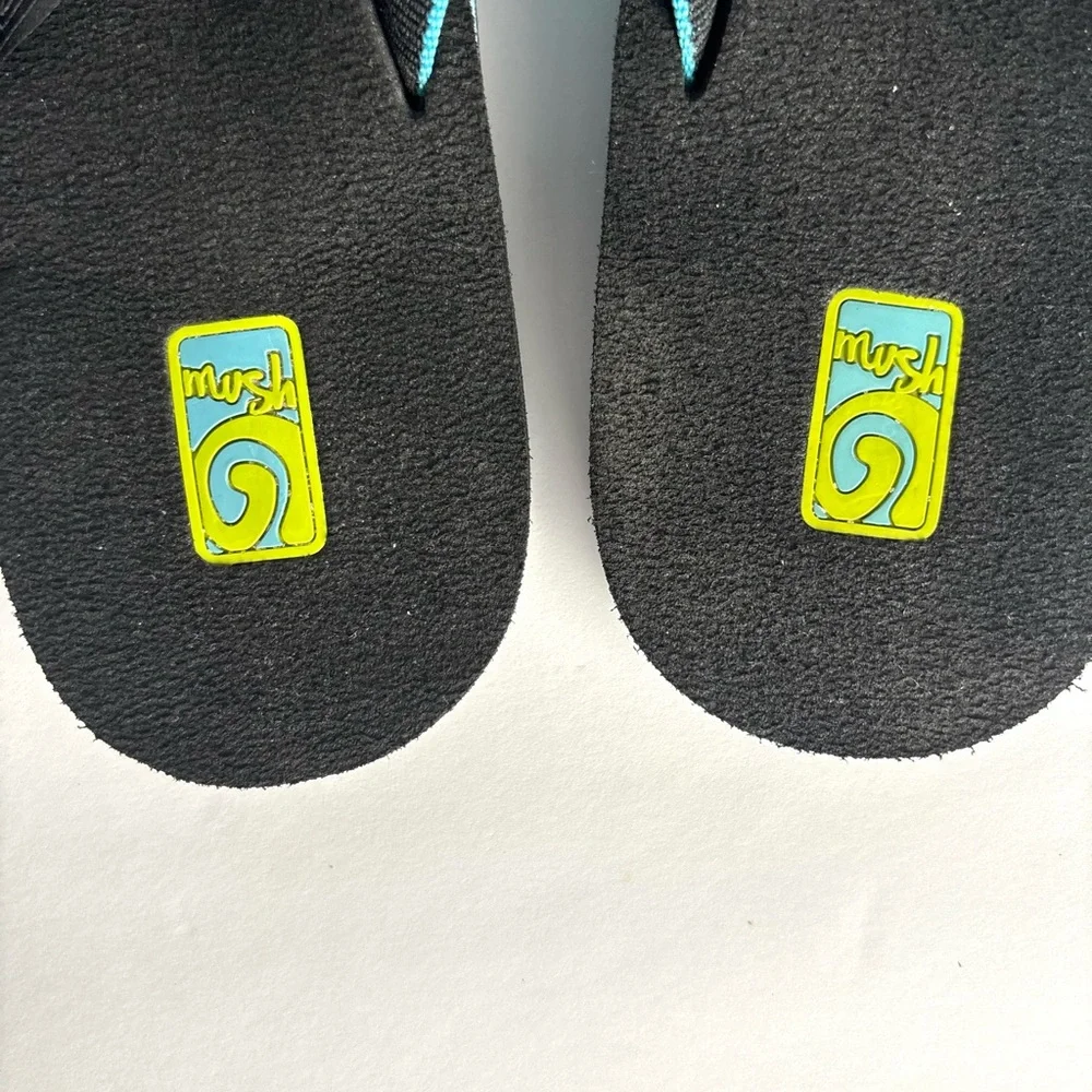 Teva Blue Striped Flip Flops. Size 8 - Picture 6 of 8